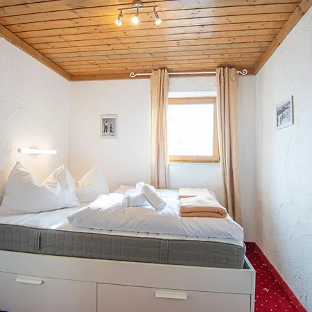 Schanzerhuette Tatil Evi *